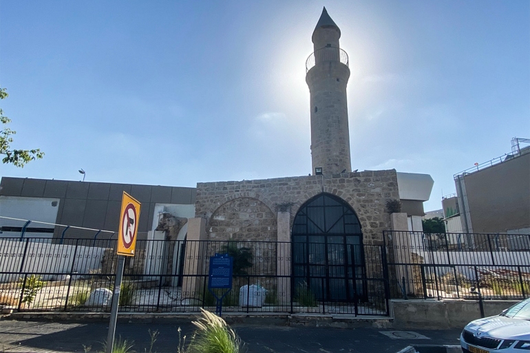 1-copy-1-2 ما تبقى من المسجد الصغير في حيفا بعد هدمه عقب النكبة.