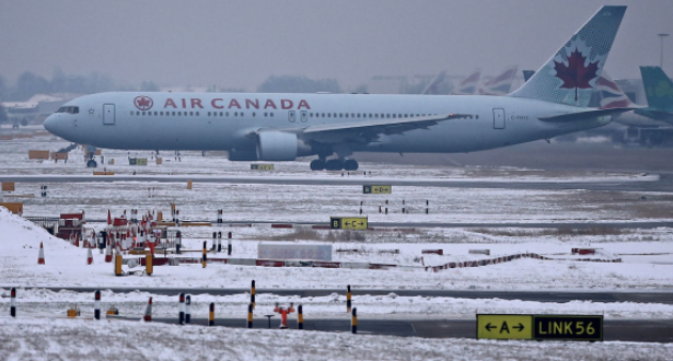 إلغاء 200 رحلة جوية انطلاقا من باريس بسبب الثلوج والجليد