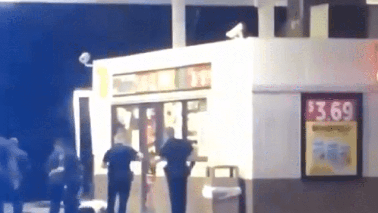 الشرطة الأميركية تقتل رجلا أسمر البشرة خلال محاولة احتجازه