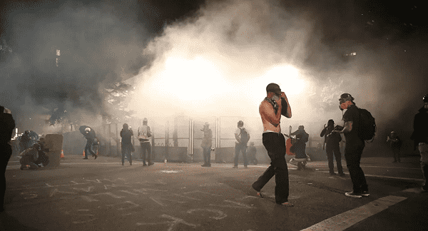 رئيس بلدية أميركية: ترامب غير متعاون وأشعل العنف