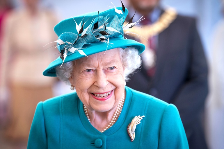 queen-2 Britain's Queen Elizabeth visits the Edinburgh Climate Change Institute at the University of Edinburgh, as part of her traditional trip to Scotland for Holyrood Week, in Edinburgh, Scotland, Britain July 1, 2021. Jane Barlow/Pool via REUTERS