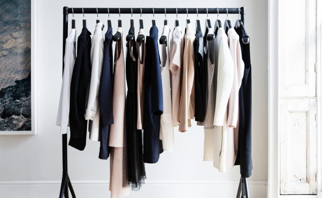 تفسير رؤية ارتداء ملابس قصيرة في المنام