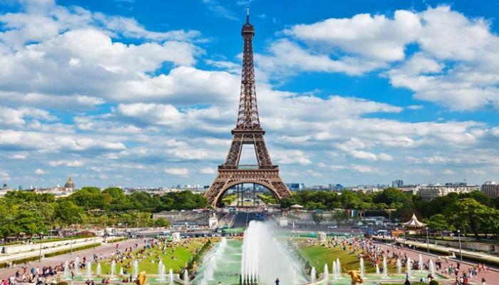 برج إيفل يعيد فتح أبوابه أمام الزوار