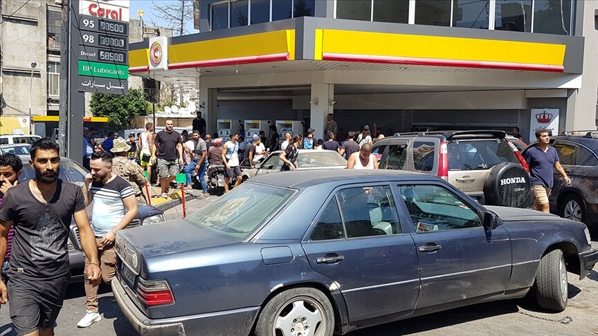 لبنان. "طوابير ممتدة" أمام المخابز ومحطات الوقود