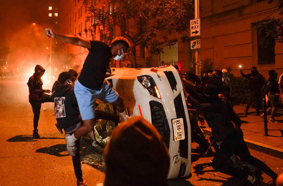 شرطة مينيابوليس تدفع الثمن