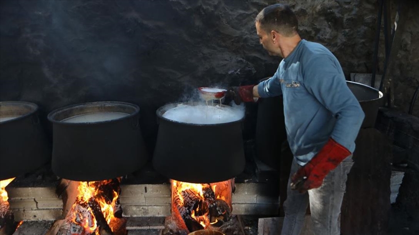 مواقد الدبس.. تقليد سنوي لا يفارق جلسات الفلسطينيين بالخليل (تقرير)