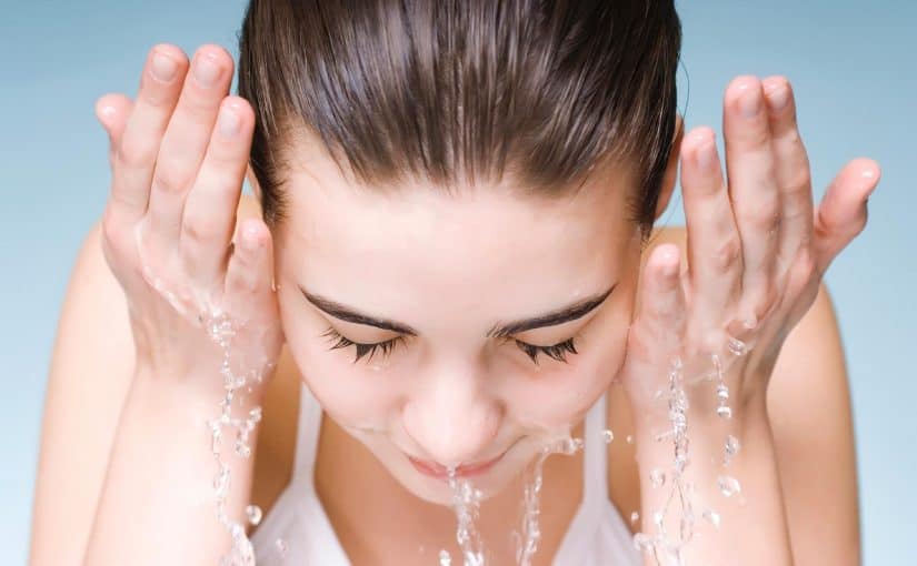 03-wash-your-face-every-night-even-if-you-are-too-tired-825x510-2 افضل غسول للوجه