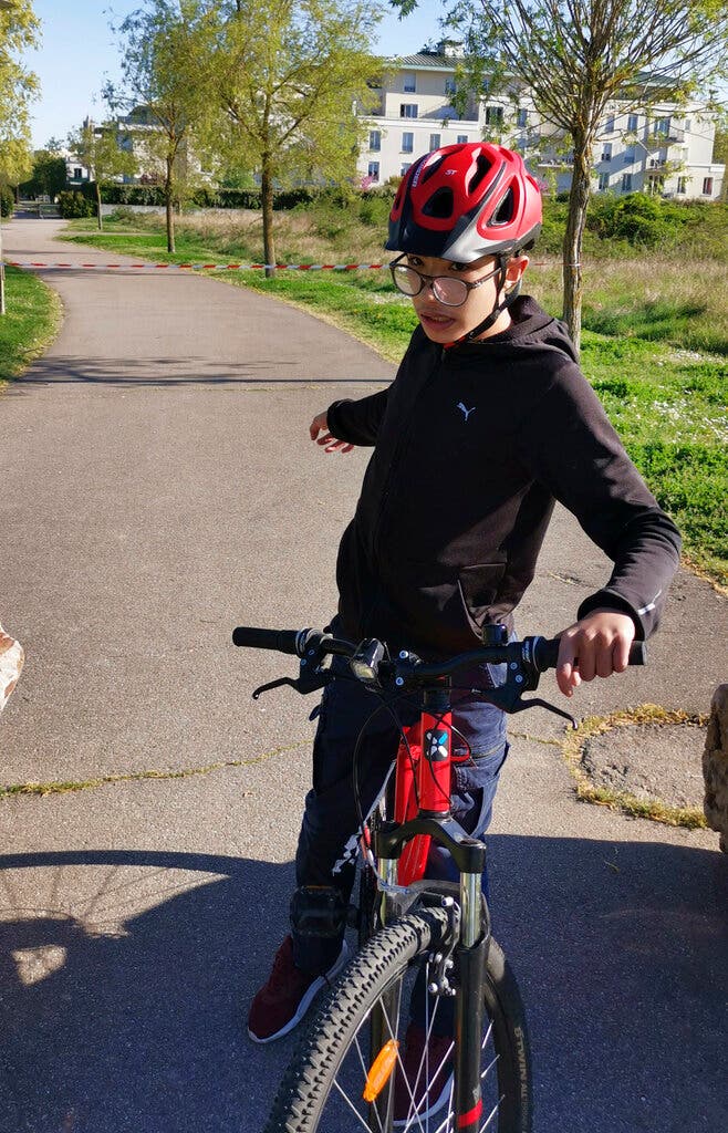 032c3d52-15a9-4542-a5a4-0b6b7836a5d4 محمد يركب الدراجة