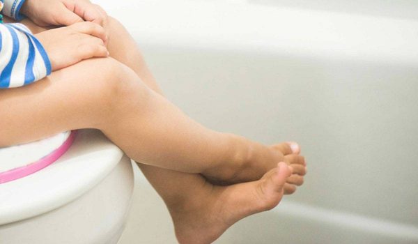علاج الامساك عند الاطفال