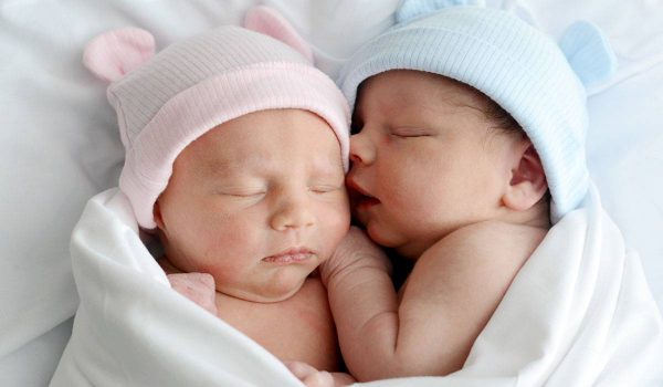 العناية بالتوأم