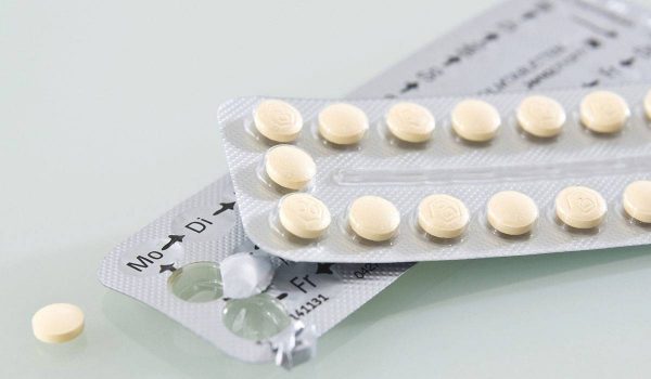 طفلي بلع حبوب منع الحمل