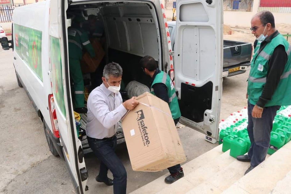 1-40-1500x9999-c وزارة البيئة تسلم شحنة من المساعدات الطبية لولاية بسكرة