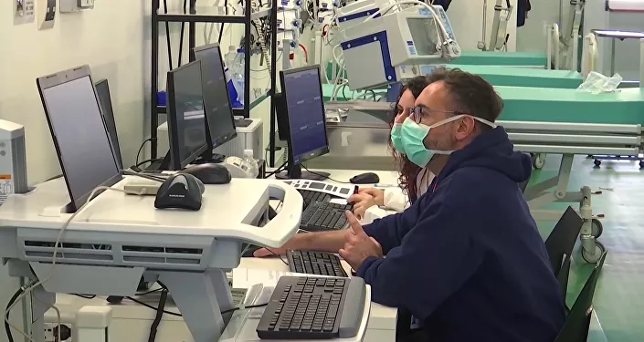 مستشفى بيرغامو الميداني، حيث يُعالج مصابو كورونا، إيطاليا 6 أبريل 2020 مستشفى بيرغامو الميداني، حيث يُعالج مصابو كورونا، إيطاليا 6 أبريل 2020