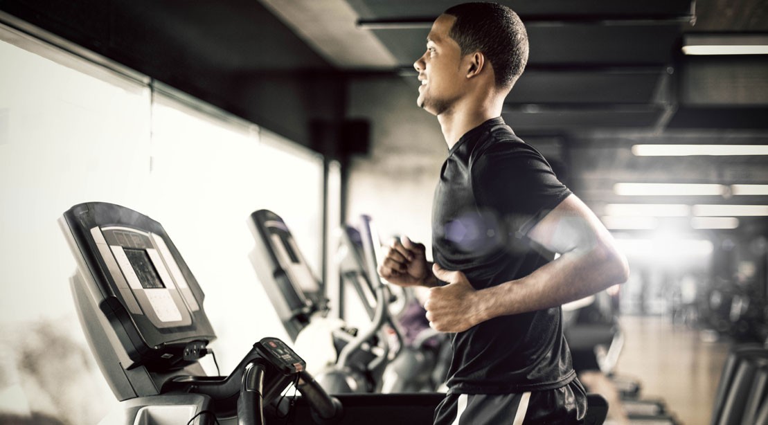 1109-man-running-on-treadmill-cardio Related image