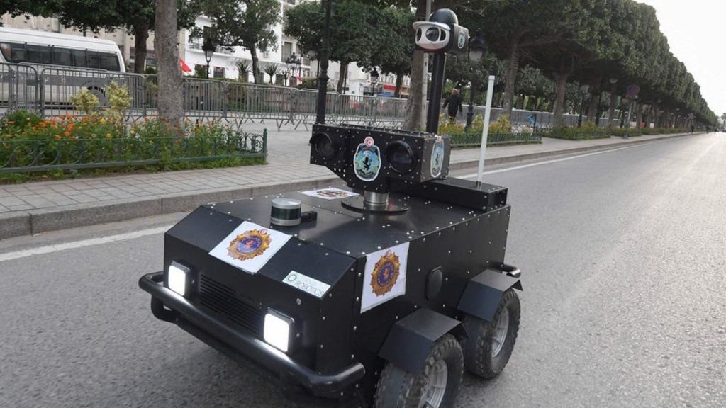 111611130_86e3d0df-1bfa-43dd-880b-5fc0068ff3c4-3 روبوت الشرطة في تونس