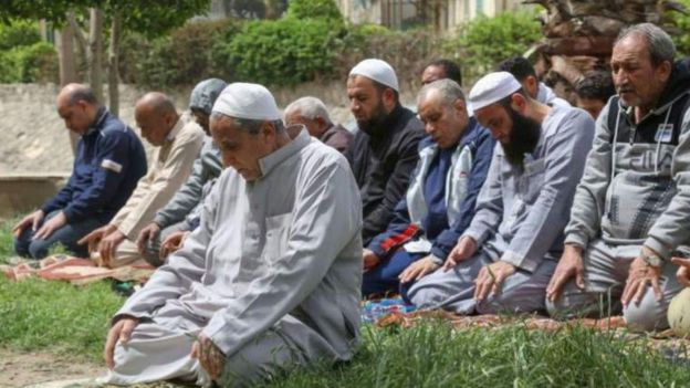 111928789_whatsubject المساجد مغلقة