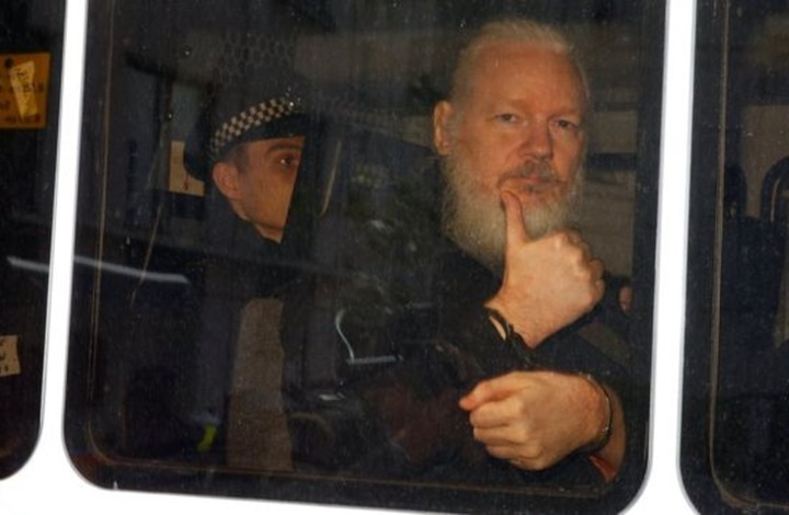 قصة حب لـ"أسانج" في سفارة الإكوادور تسفر عن طفلين