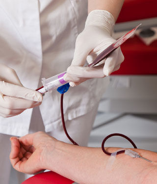 عمليات نقل الدم غير الضرورية تعرض المرضى لمخاطر الحقن عمليات نقل الدم غير الضرورية تعرض المرضى لمخاطر الحقن