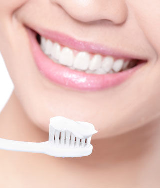 تنظيف الأسنان أثناء الصيام تنظيف الأسنان أثناء الصيام