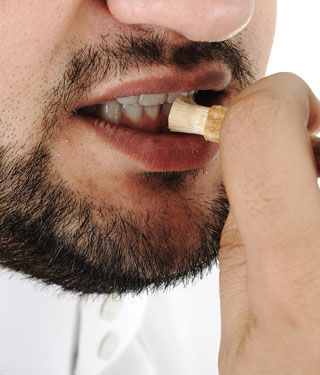 المسواك مطهرة للفم المسواك مطهرة للفم