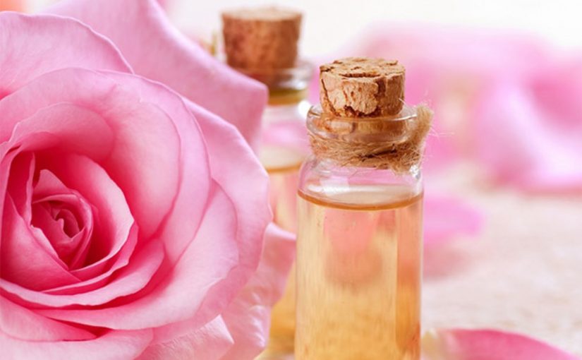 1343-825x510-2 فوائد زيت الورد للبشرة