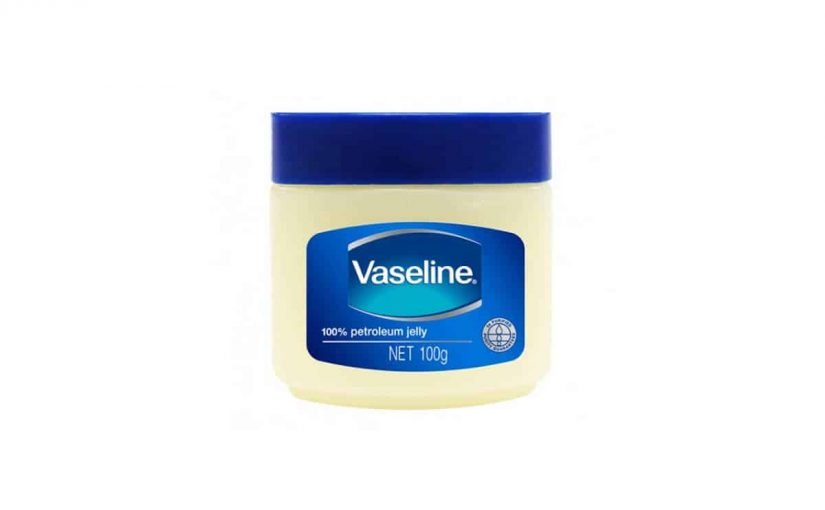 16-825x510-2 تعرف على فوائد الفازلين الطبية للوجه والبشرة والشعر