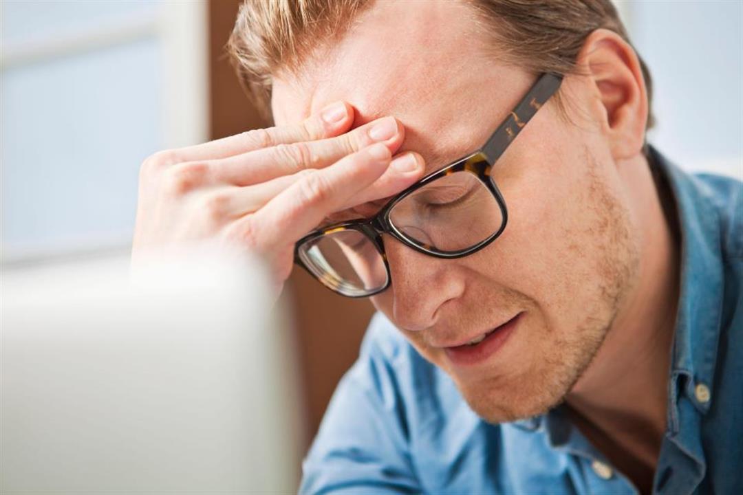 لا يستدعي القلق.. لماذا نشعر بالصداع بعد ارتداء النظارة الطبية الجديدة؟