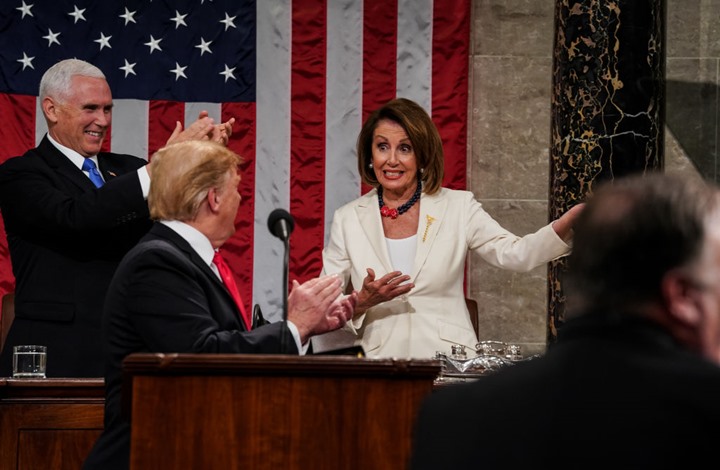 ترامب يهاجم بيلوسي ويحملها مسؤولية وفيات كورونا.. لماذا؟