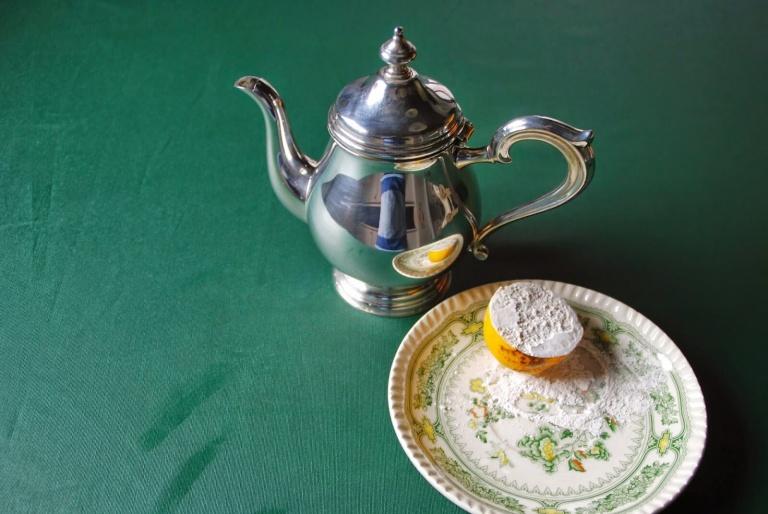 نصف ثمرة ليمون لتلميع الفضة