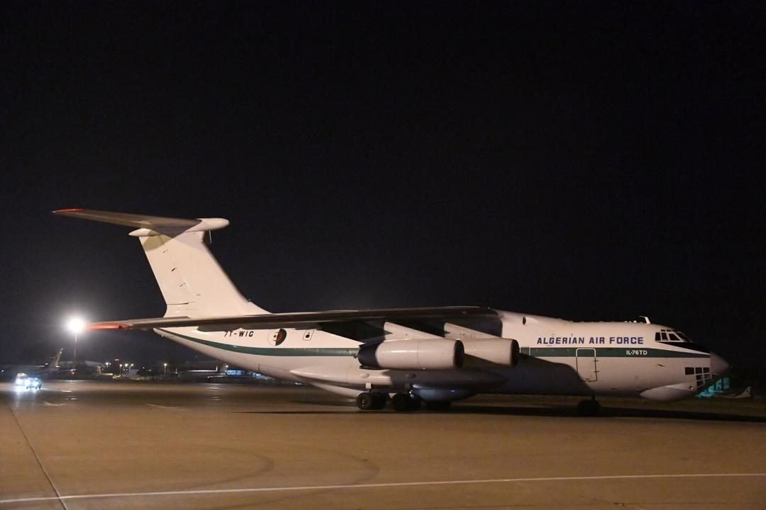 30-2-1500x9999-c-1500x9999-c طائرة قادمة من الصين محملة بمعدات وأدوية تحط بعد حين بمطار الجزائر
