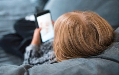 34ca35c3c18a0e48c77e9b49bb46d99e-1 التداعيات المرضية للاستخدام المفرط للهواتف الذكية والحاسب اللوحي