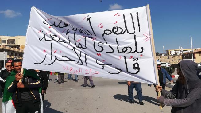 المحاكم الجزائرية تواصل محاكمة ناشطين بالحراك الشعبي رغم كورونا