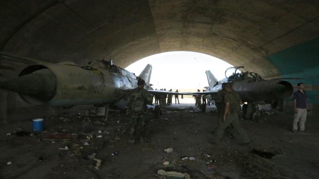 هذا ما خلفته الغارات الإسرائيلية على مطار الشعيرات السوري