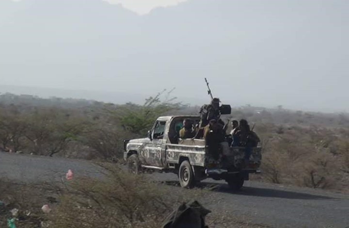 الجيش اليمني يقترب من قطع خطوط إمداد الحوثيين بالضالع
