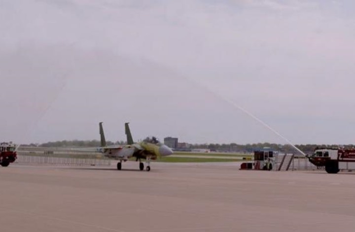 طائرات إف-15 القطرية تقوم بأول رحلاتها التجريبية (شاهد)