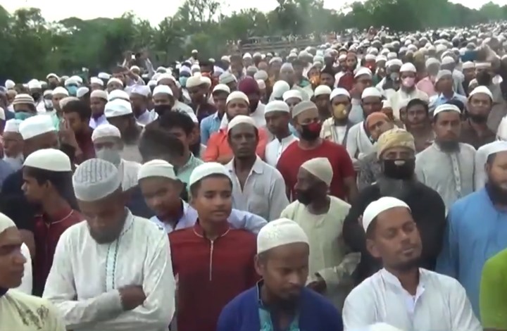 100 ألف يشيعون داعية إسلاميا ببنغلاديش رغم "كورونا" (شاهد)