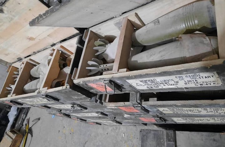 هل خالف السيسي القانون المصري والدولي بدعم حفتر بالسلاح؟