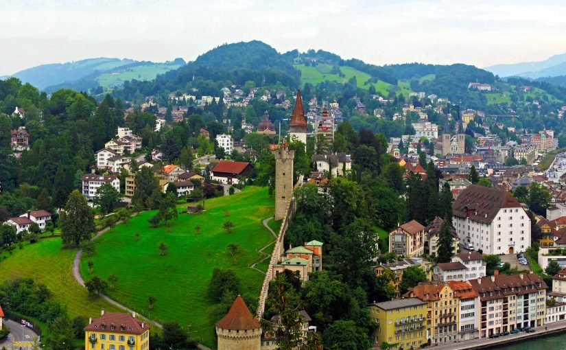 423735-svetik_3840x2160-825x510-2 السياحة في سويسرا