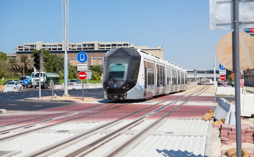 4470931-marina-tram-feature-825x510-2 10 مميزات يتضمنها ترام دبي