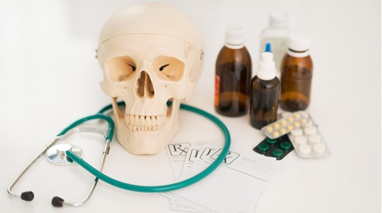 54e59e03565c4article__1-1 وصف الأدوية الخطأ .. خطأ طبي قاتل