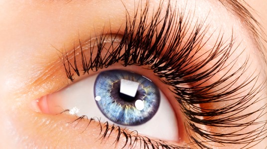 565462460774darticle_3277_1-1 العادات السيئة التي تسبب تساقط الرموش