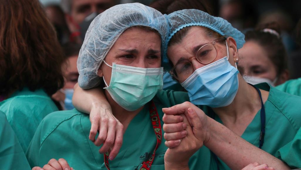 أعلى حصيلة يومية بفرنسا وتركيا.. كورونا يتضاعف بأميركا ويتمدد بآسيا ثلث العاملين في المجال الطبي في بريطانيا أصيبوا بفيروس كورونا (رويترز)