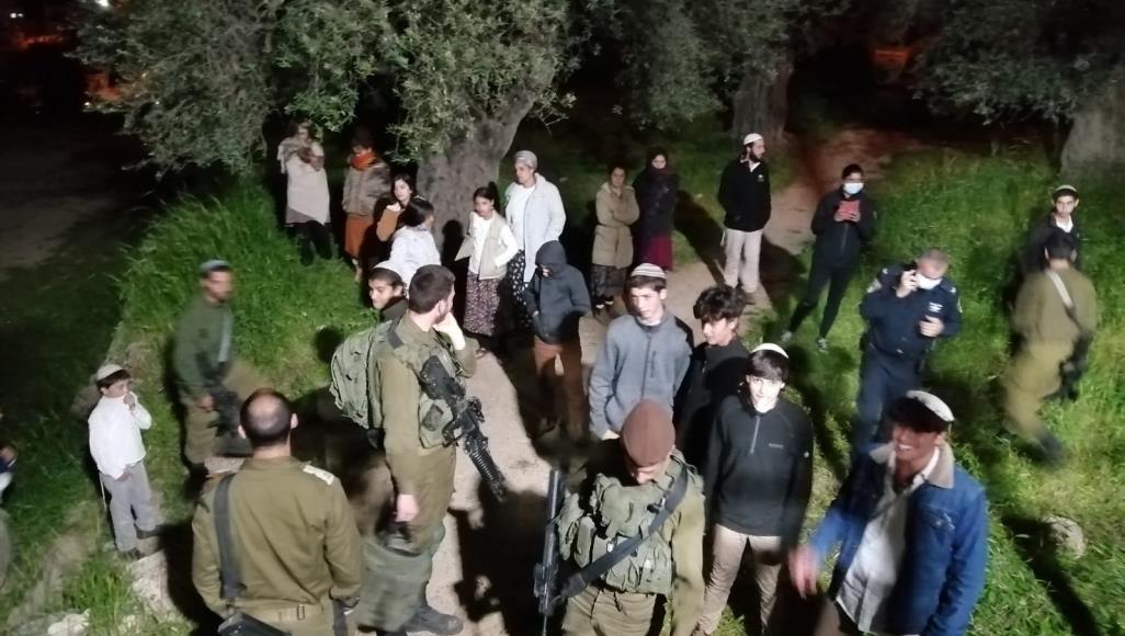 وسط اعتداءات متصاعدة بالضفة الغربية.. مستوطنون يهاجمون الفلسطينيين في الخليل هجوم المستوطنين في تل الرميدة هو الرابع بالخليل خلال يومين (ناشطون)