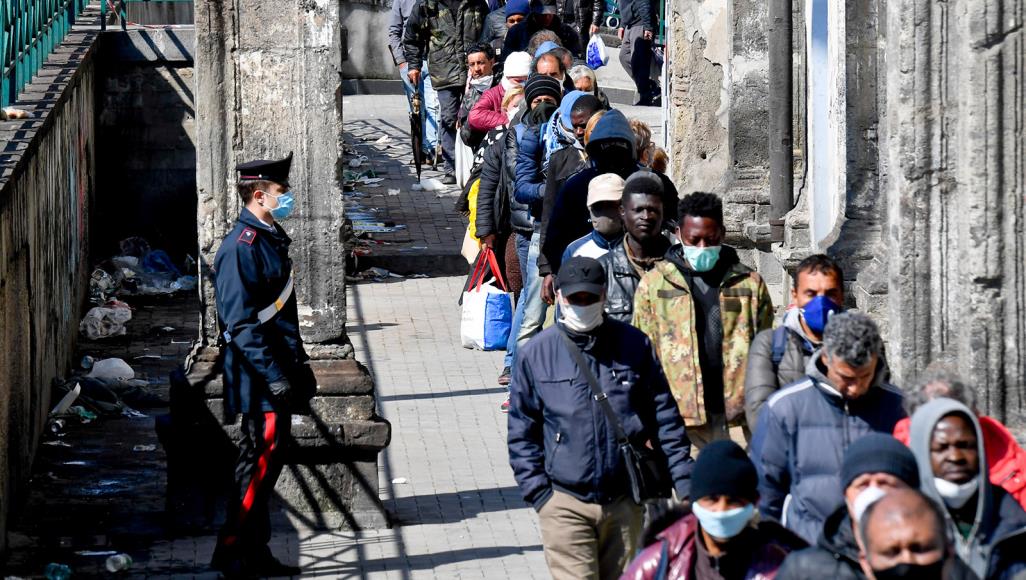 أوكسفام تحذر: نصف مليار شخص قد يصبحون تحت خط الفقر بسبب كورونا كورونا يعيد مكافحة الفقر على مستوى العالم عشر سنوات إلى الوراء وثلاثين سنة في الدول الأكثر فقرا (الأوروبية)