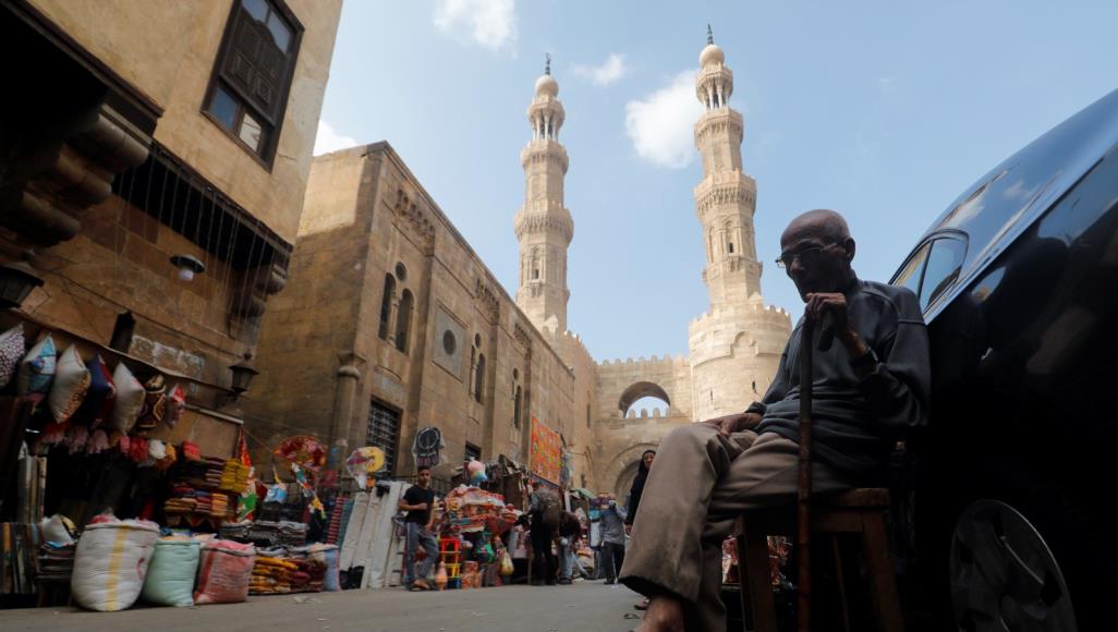 كورونا بالعالم العربي.. حظر كامل بالخرطوم ومصر تستعد للإغلاق في يوم شم النسيم أسواق القاهرة تستعد منذ أيام لموسم رمضان وسيتم إغلاقها الاثنين في حظر شامل (رويترز)