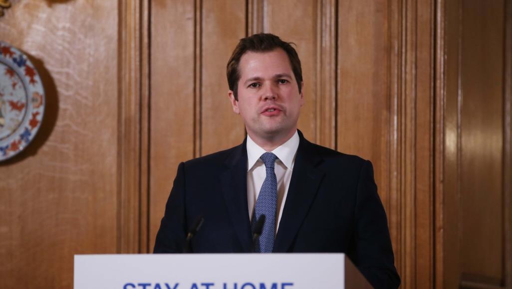 لمواجهة أزمة بالمستشفيات.. وزير بريطاني يعلن قرب وصول مواد طبية تركية روبرت جنريك قال إن شحنة من لوازم المستشفيات ستصل غدا من تركيا (غيتي)