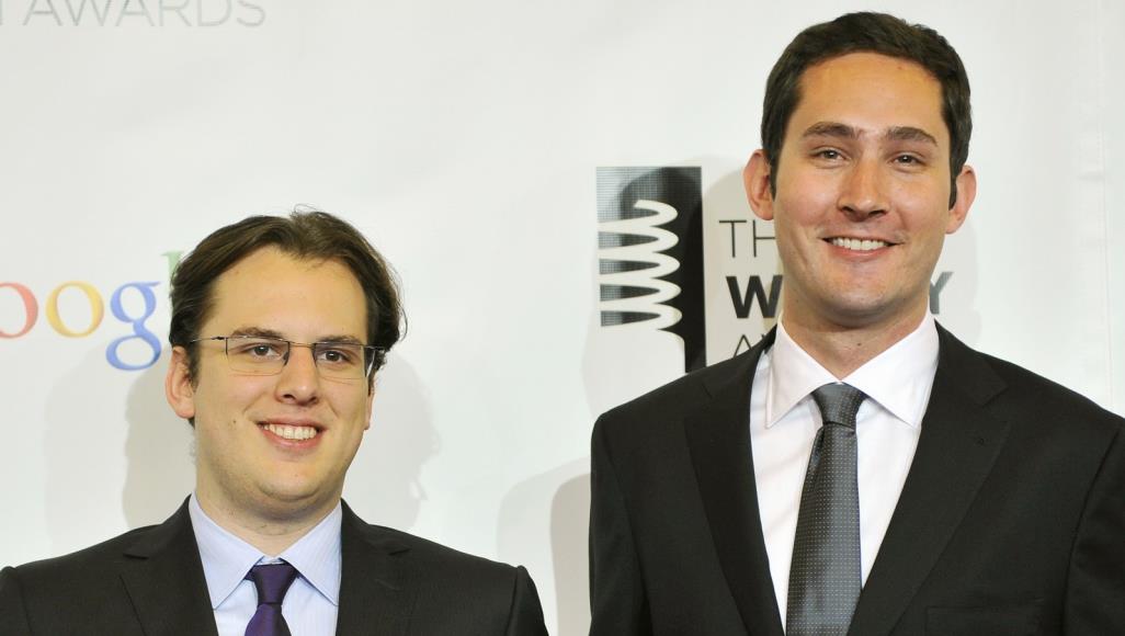 بعد سنتين من تركهما فيسبوك.. مؤسسا إنستغرام يعودان بموقع جديد لتعقب كورونا مؤسسا إنستغرام كيفين سيستروم ومايك كريغير يطلقان أول منتج معا منذ مغادرتهما موقع فيسبوك في عام 2018 (رويترز)