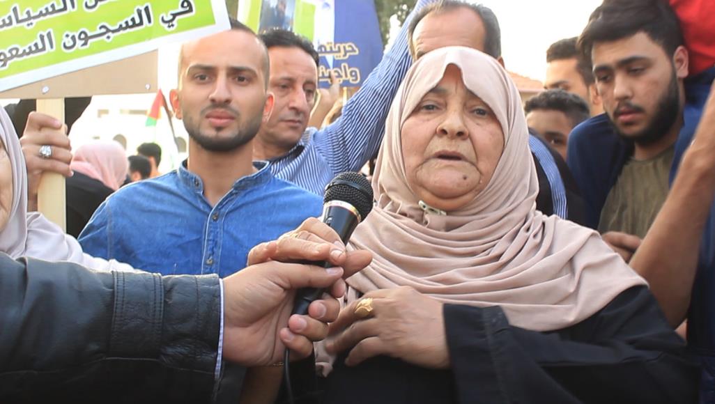 ووتش: فلسطينيون وأردنيون يواجهون اتهامات "غامضة" بالسعودية ويدّعون تعذيبهم من اعتصام أهالي المعتقلين الأردنيين بالسعودية أمام الخارجية الأردنية (الجزيرة نت)