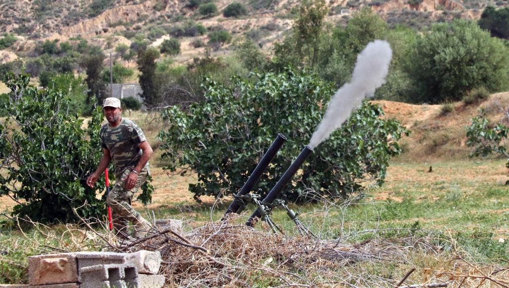 مسؤول أوروبي يحمّل حفتر مسؤولية الصراع في ليبيا قوات من حكومة الوفاق في محيط ترهونة (الأناضول)