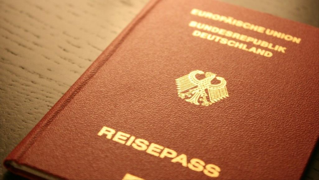 ألمانيا تشدد شروط منح الجنسية رغم حاجتها للمهاجرين.. إليك أهم التعديلات بموجب تشريع جديد، لن يتم التسامح مع من يقدمون بيانات مزورة للحصول على الجنسية الألمانية (بيكساباي)